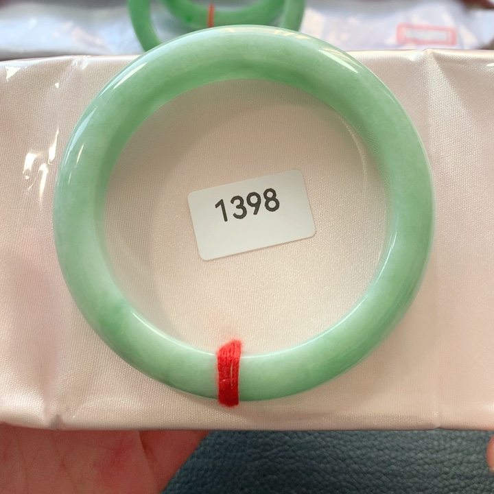 翡翠手镯未镶嵌天然翡翠手镯