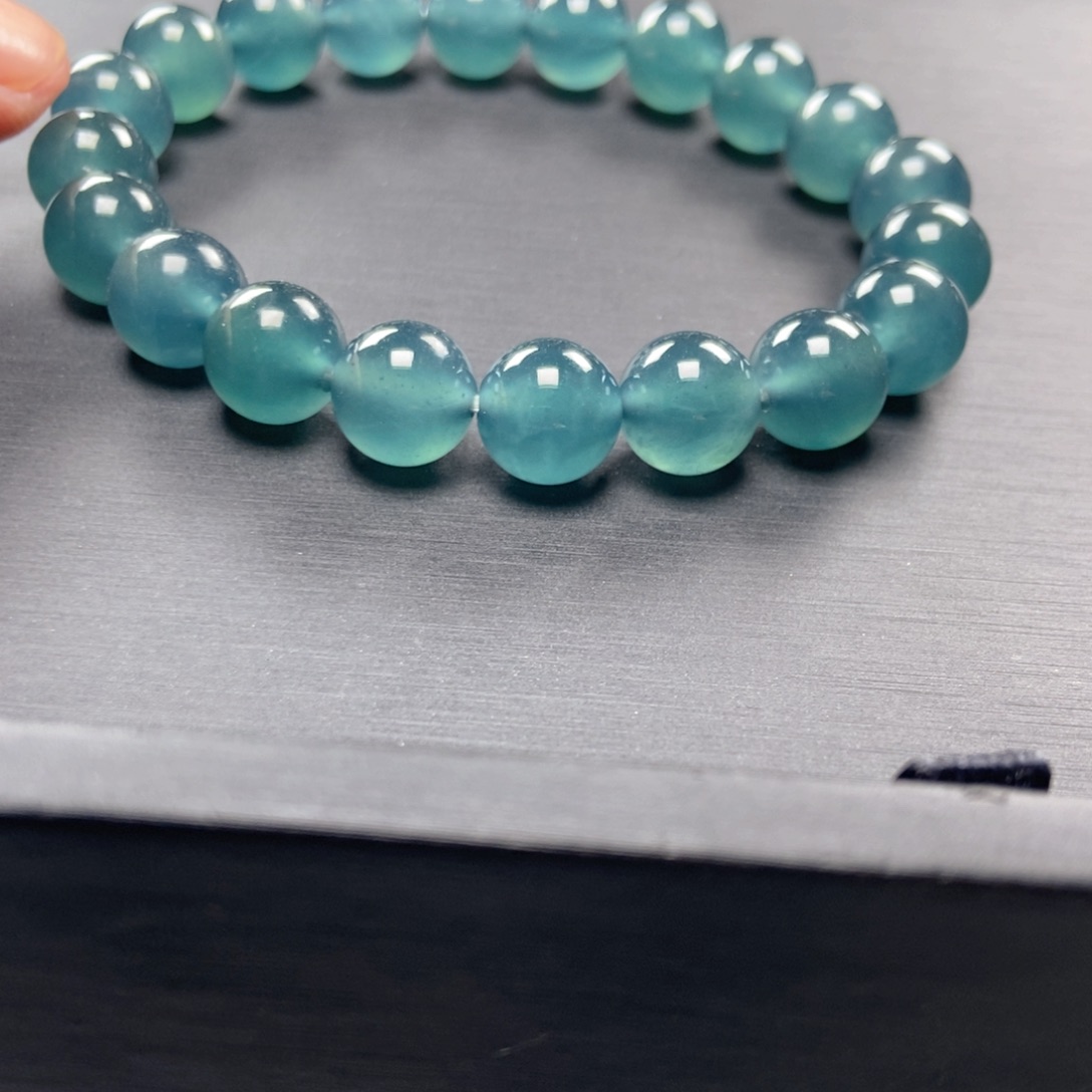 翡翠手串未镶嵌颠*?多样性发货其一卡10。1 颗