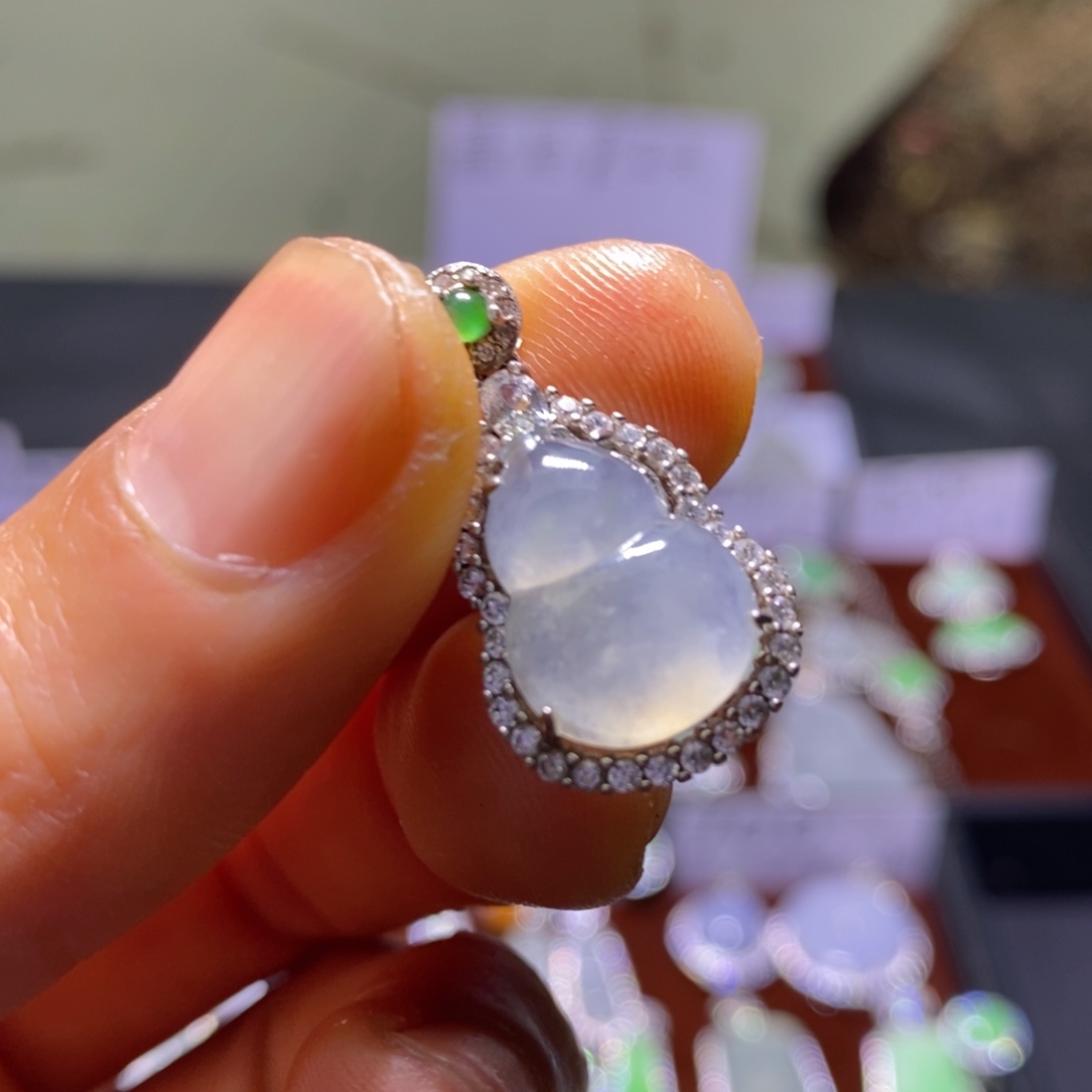 翡翠颈饰银S925镶嵌白冰小葫芦