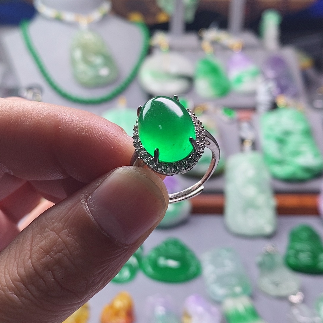 翡翠未镶嵌吊坠(赠链)