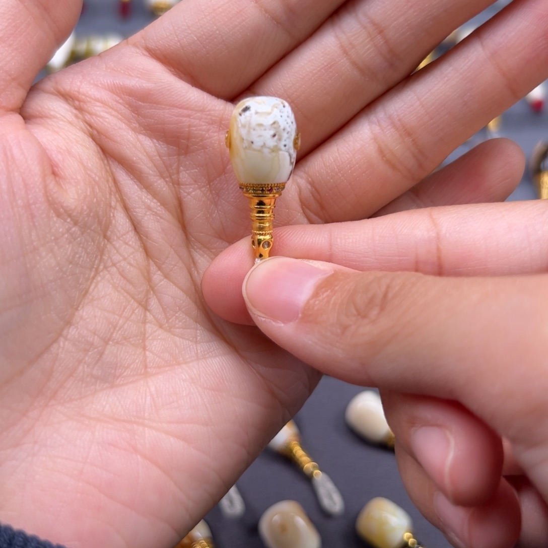 琥珀未镶嵌裸石10.5mm