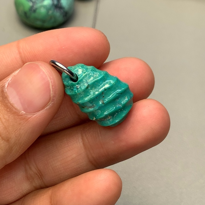 绿松石未镶嵌颈饰