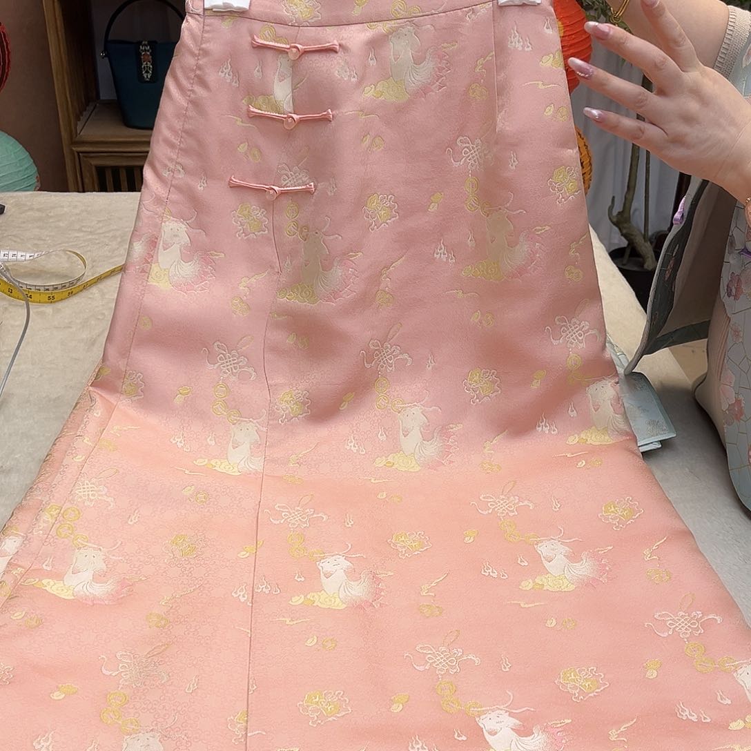 刺绣腰围72以内四季款裙子