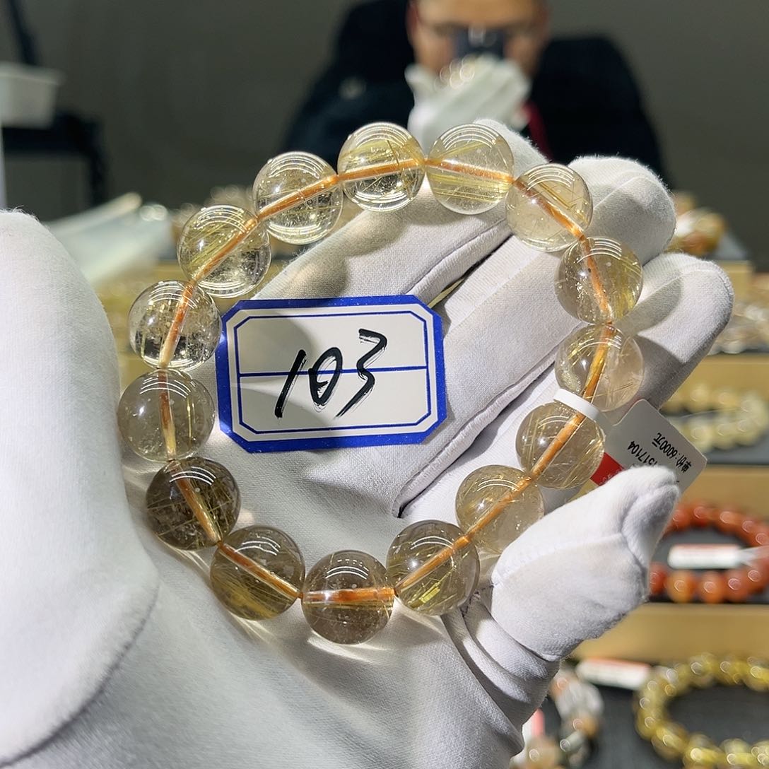 水晶手链未镶嵌晶莹剔透