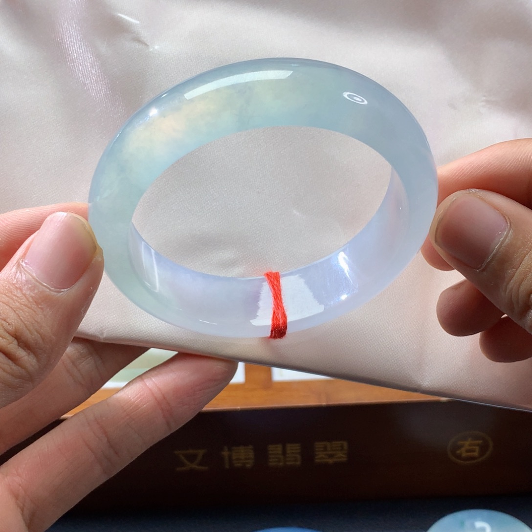 翡翠手镯未镶嵌轮胎