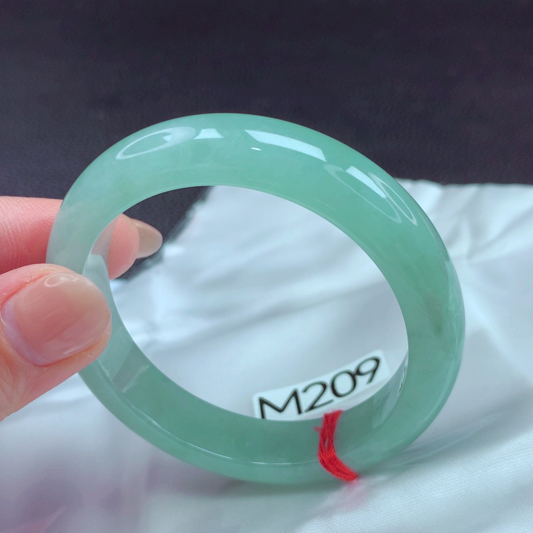 翡翠手镯未镶嵌手镯88