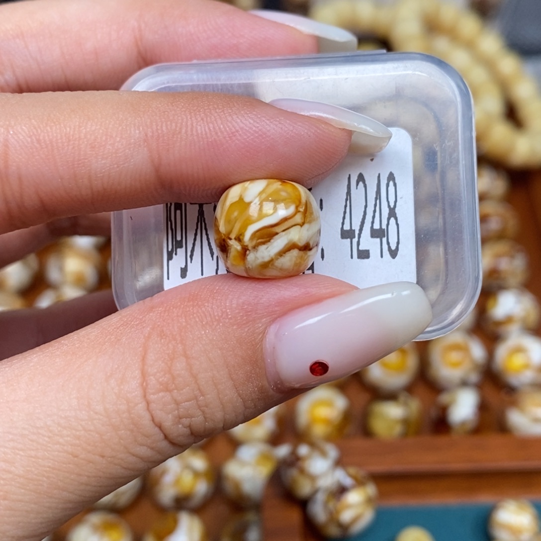 蜜蜡未镶嵌珠宝奇石4248