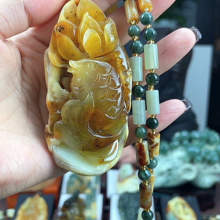 蛇纹石玉颈饰未镶嵌