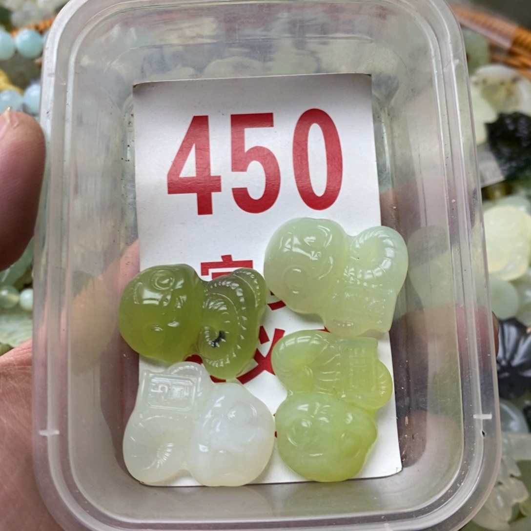 蛇纹石玉挂坠未镶嵌