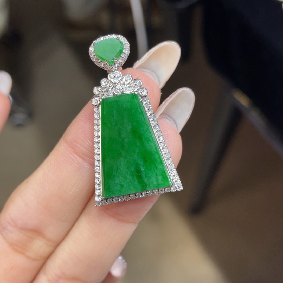 翡翠颈饰18K金镶嵌天然缅甸翡翠a货