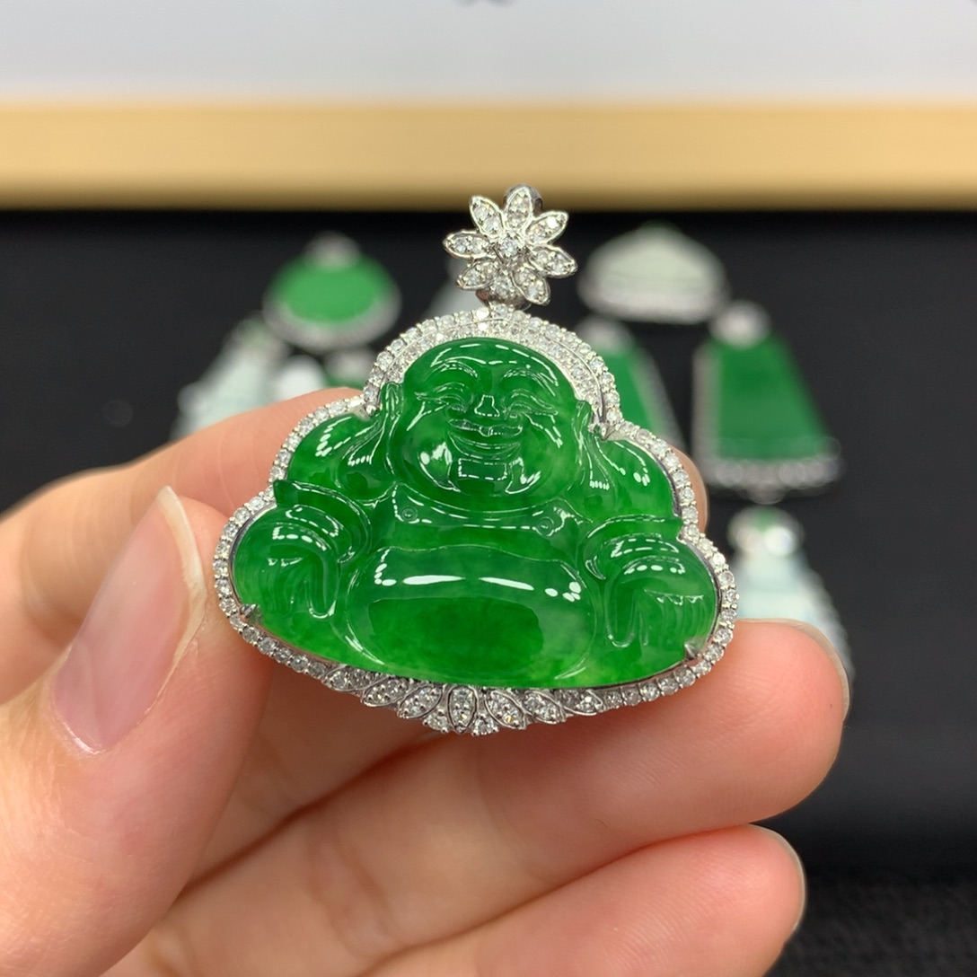 翡翠18K金镶嵌颈饰佛公