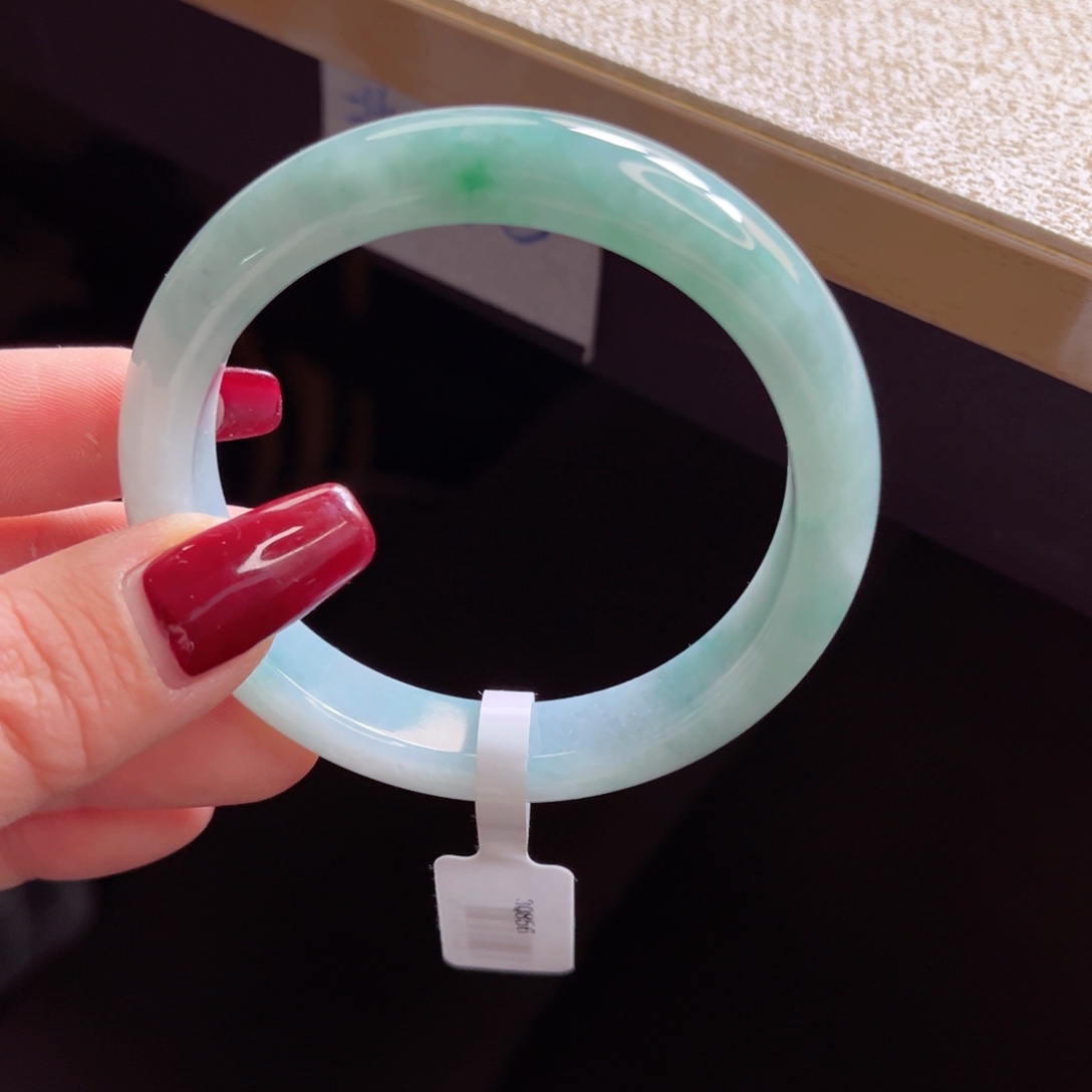 翡翠手镯未镶嵌手镯