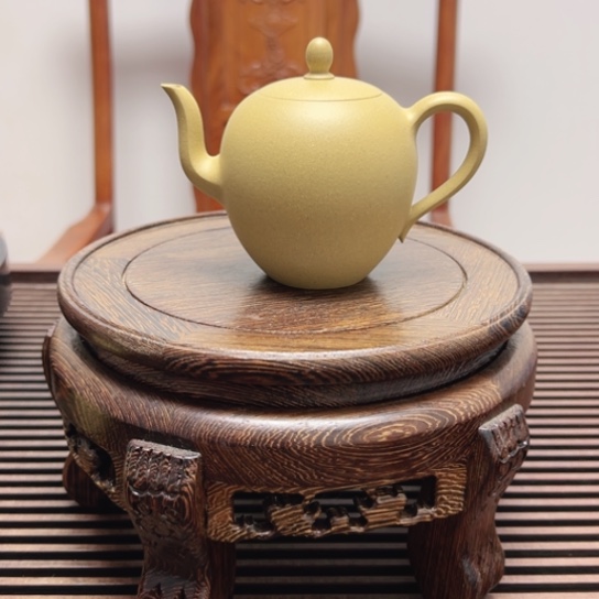 茶壶紫砂黄龙山原矿本绿半手工瑕（200 cc）