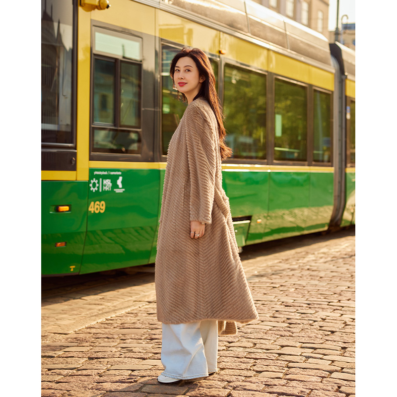 TRACY CHU收藏级SAGA ROYAL LUMI超皇冠天鹅绒水貂拼蚕丝貂皮大衣