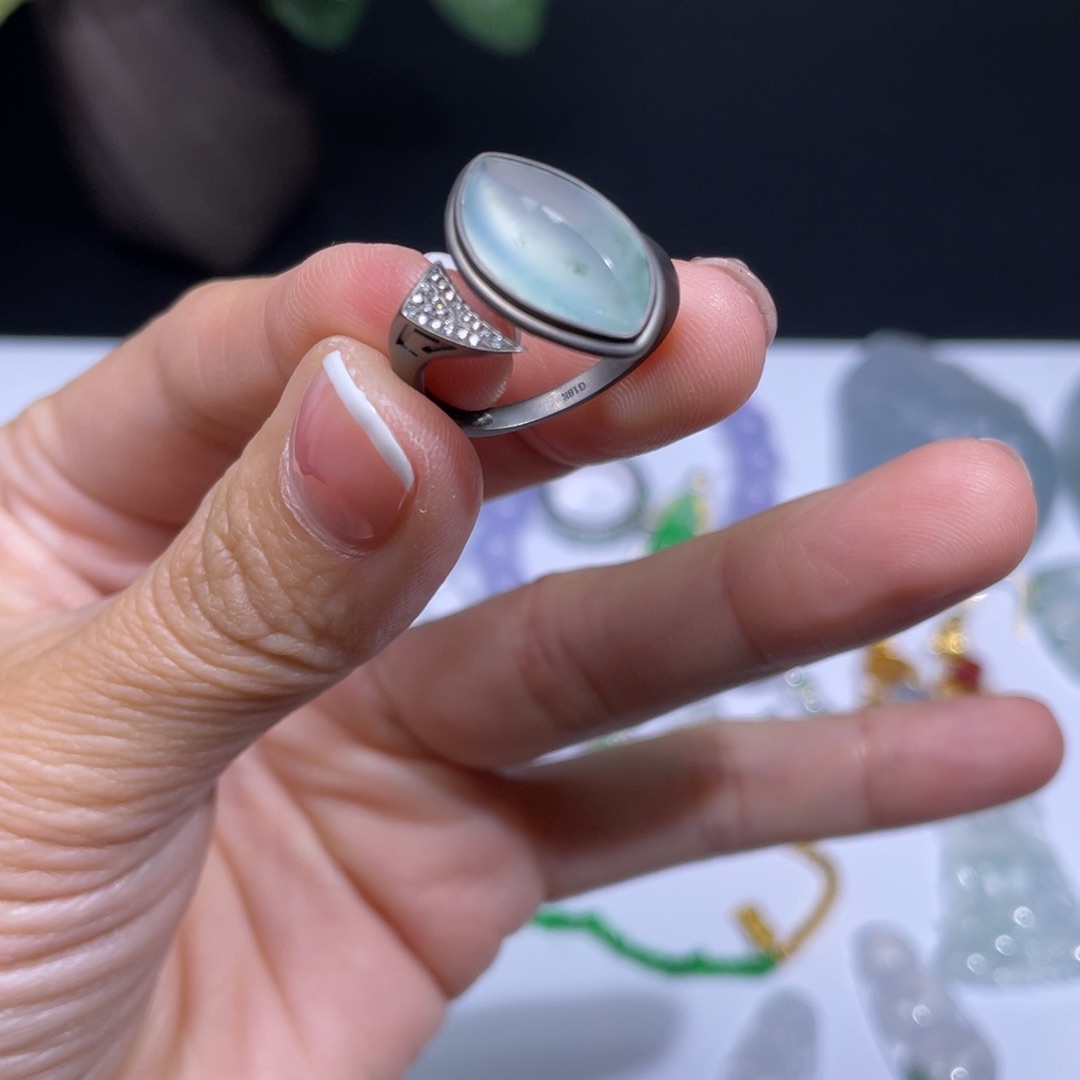 翡翠戒指18K金镶嵌戒指