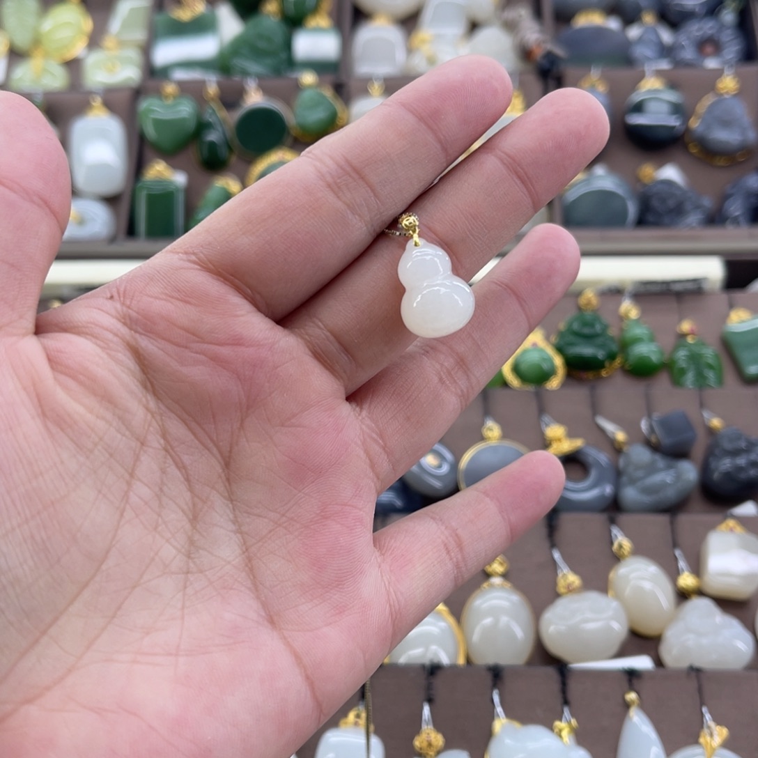 和田玉18K金镶嵌吊坠(赠链)