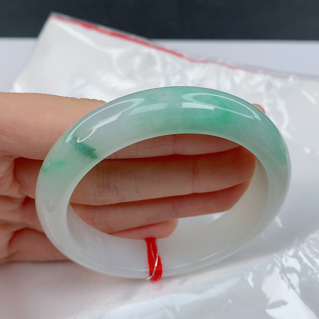 翡翠手镯未镶嵌52.8正圈白底青品相好包容入