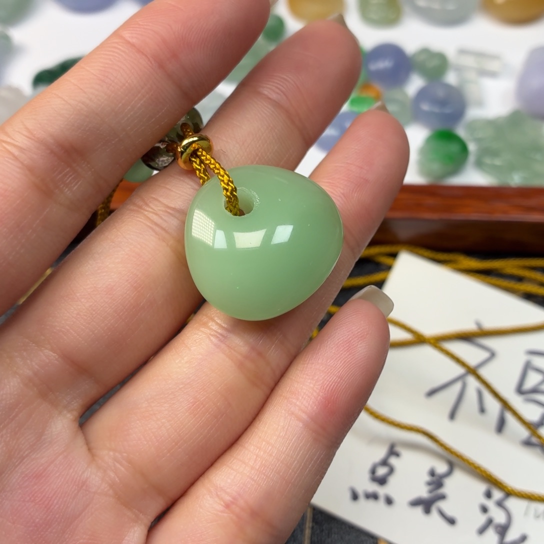 芳***翡翠未镶嵌颈饰福利