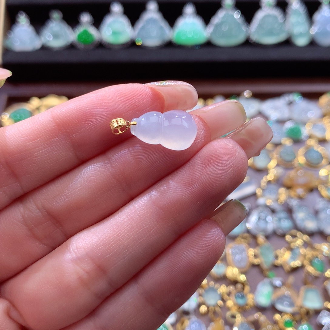 翡翠挂件18K金镶嵌翡翠