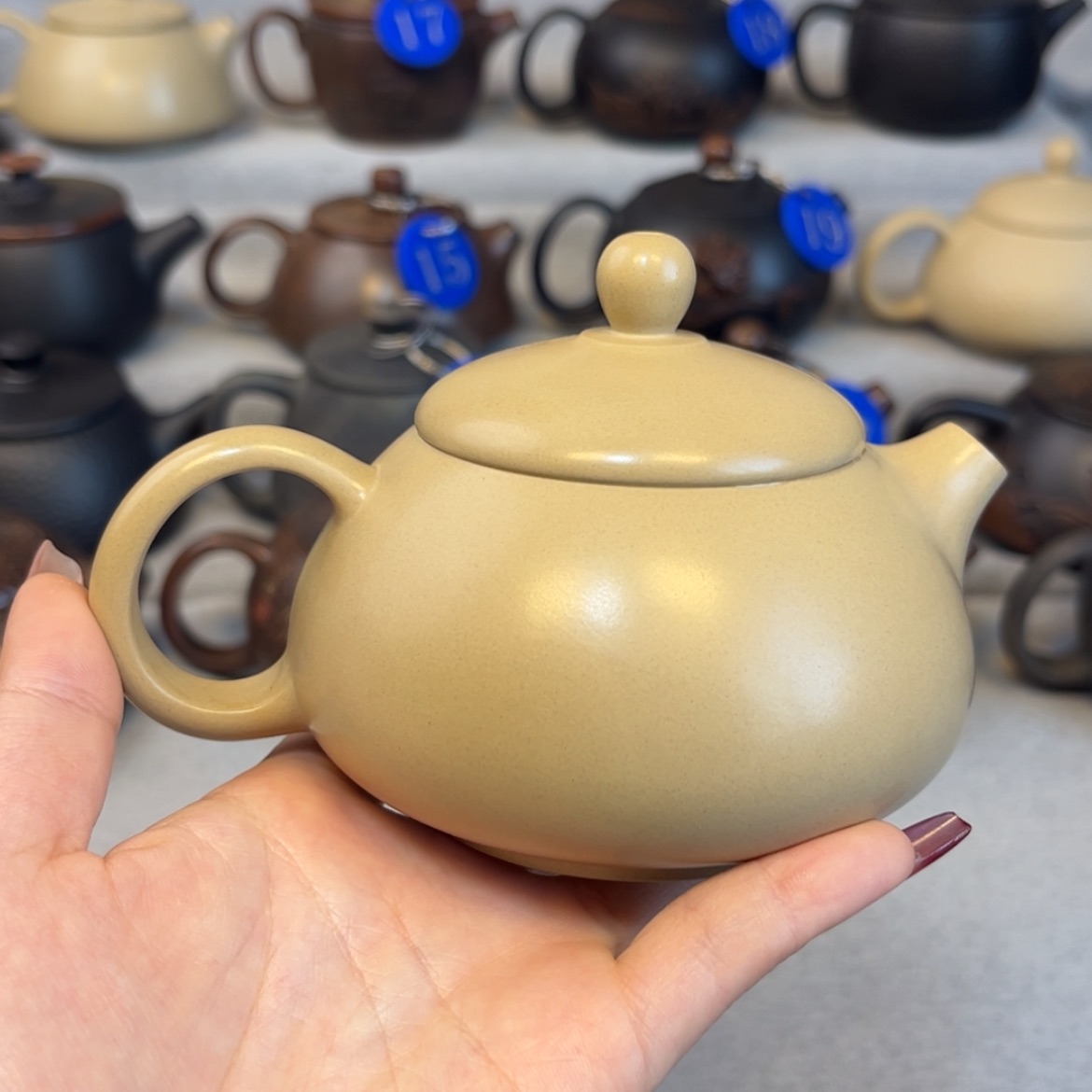 【闪购商品】白泥 微瑕 容量 210c c