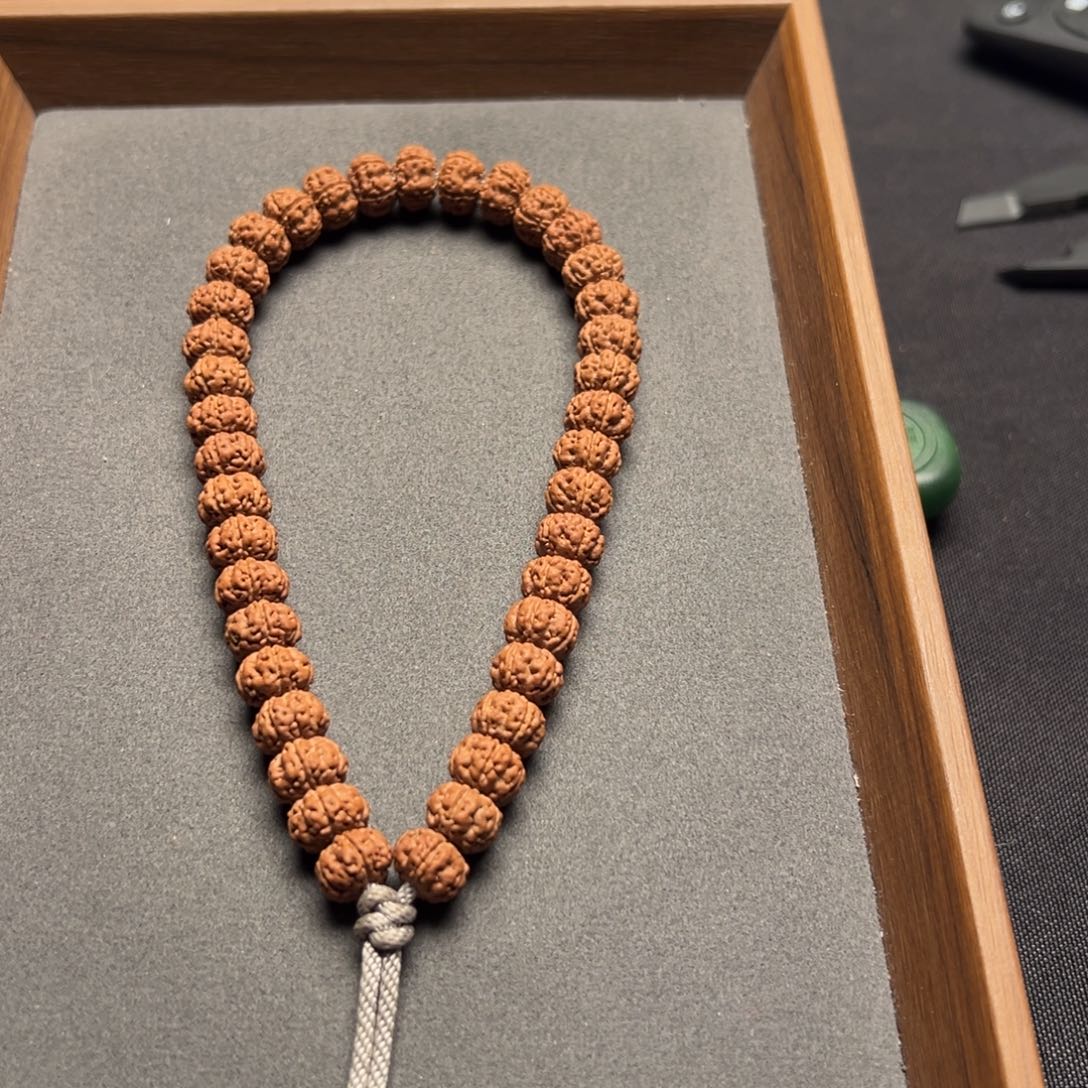 无***别金刚菩提吊坠老树王手持MF