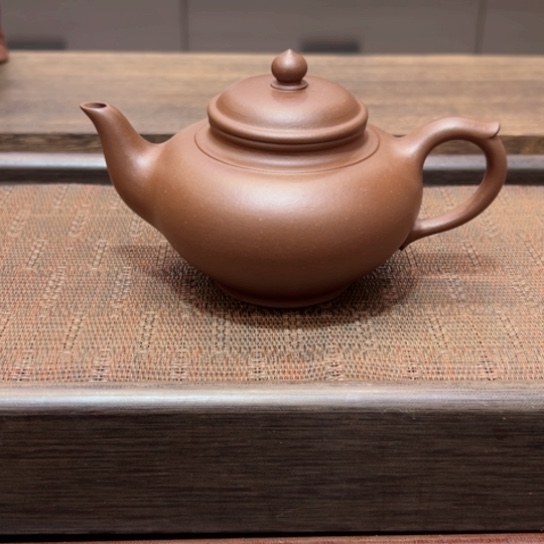 紫砂茶壶黄龙山原矿老紫泥半手工瑕。