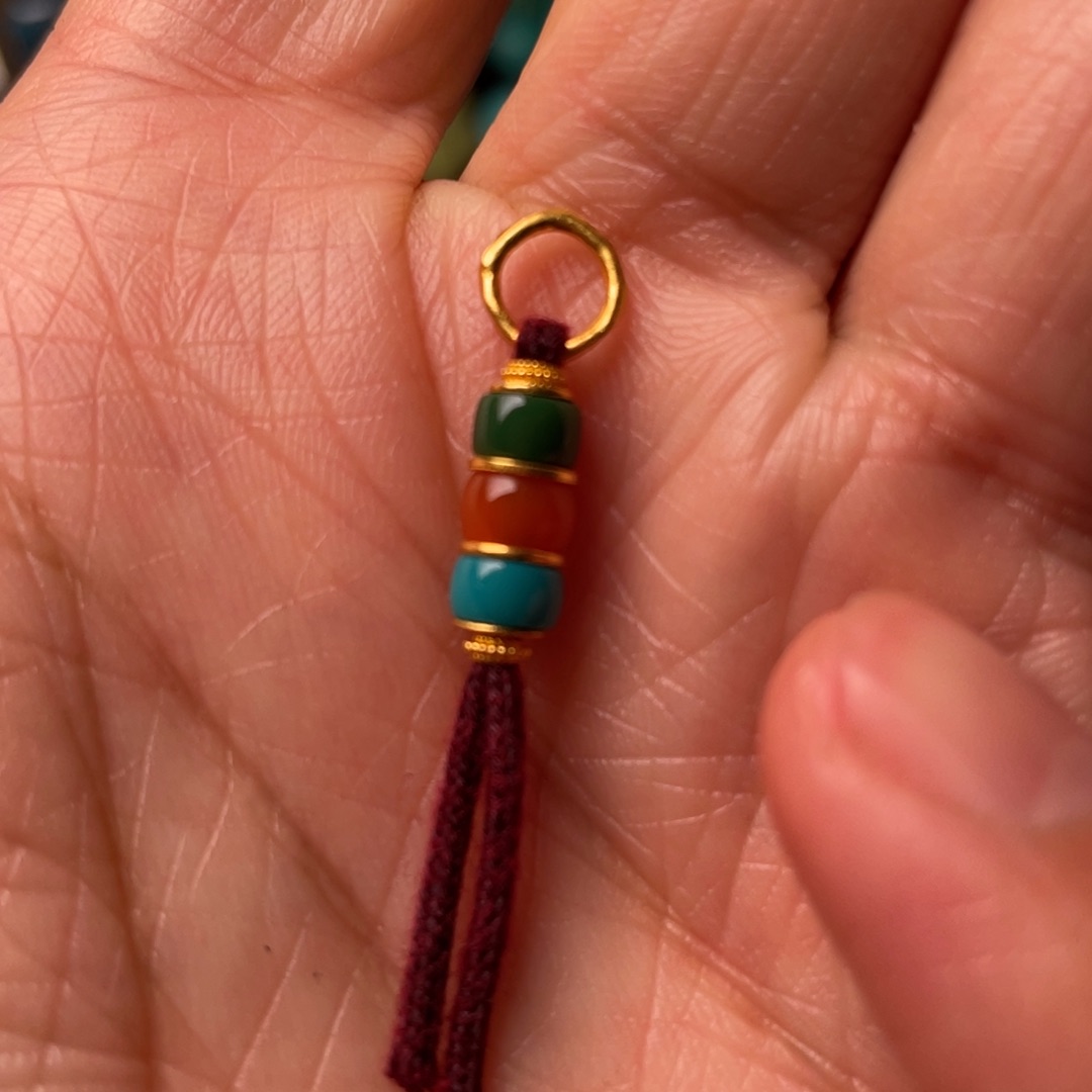 绿松石颈饰未镶嵌