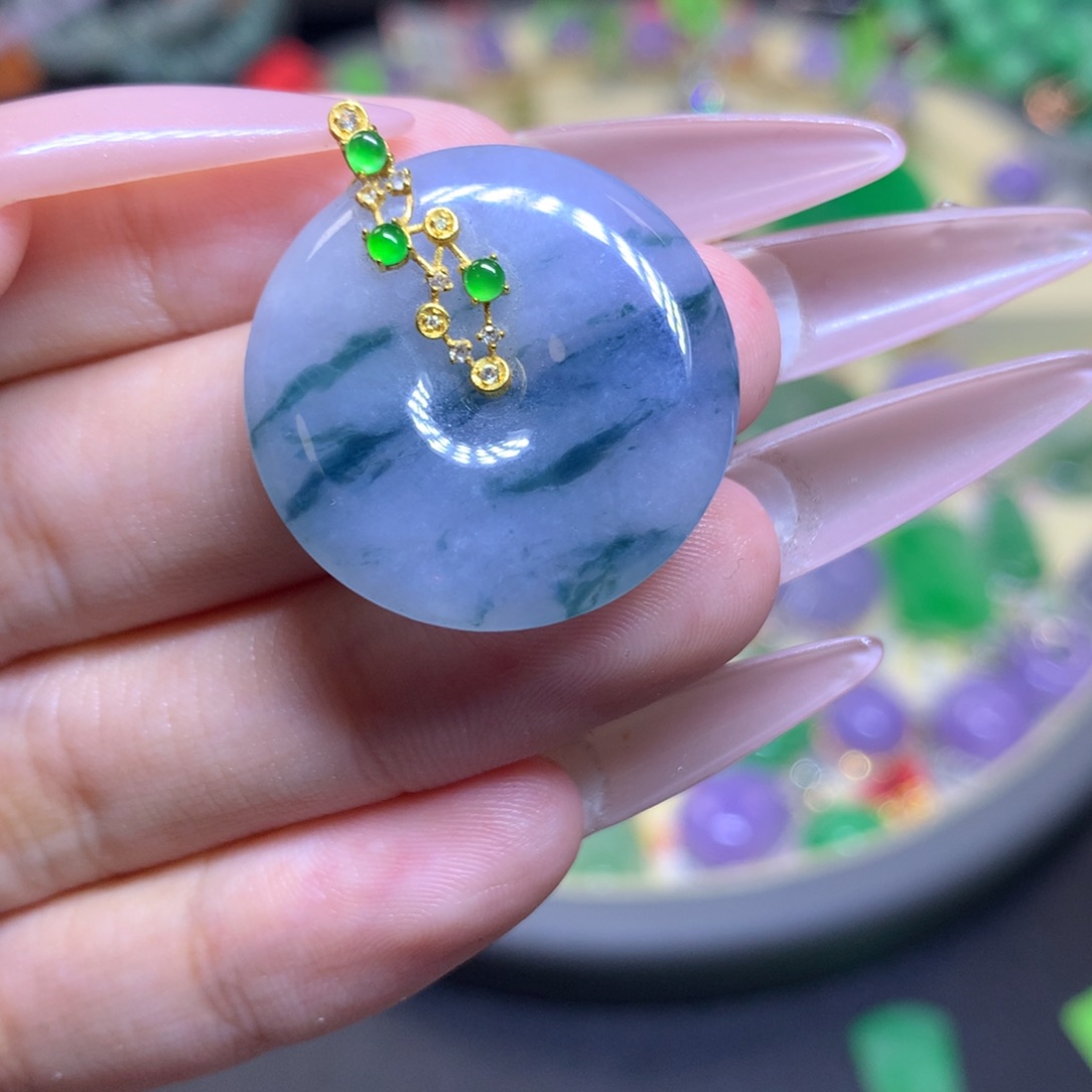 翡翠18K金镶嵌颈饰