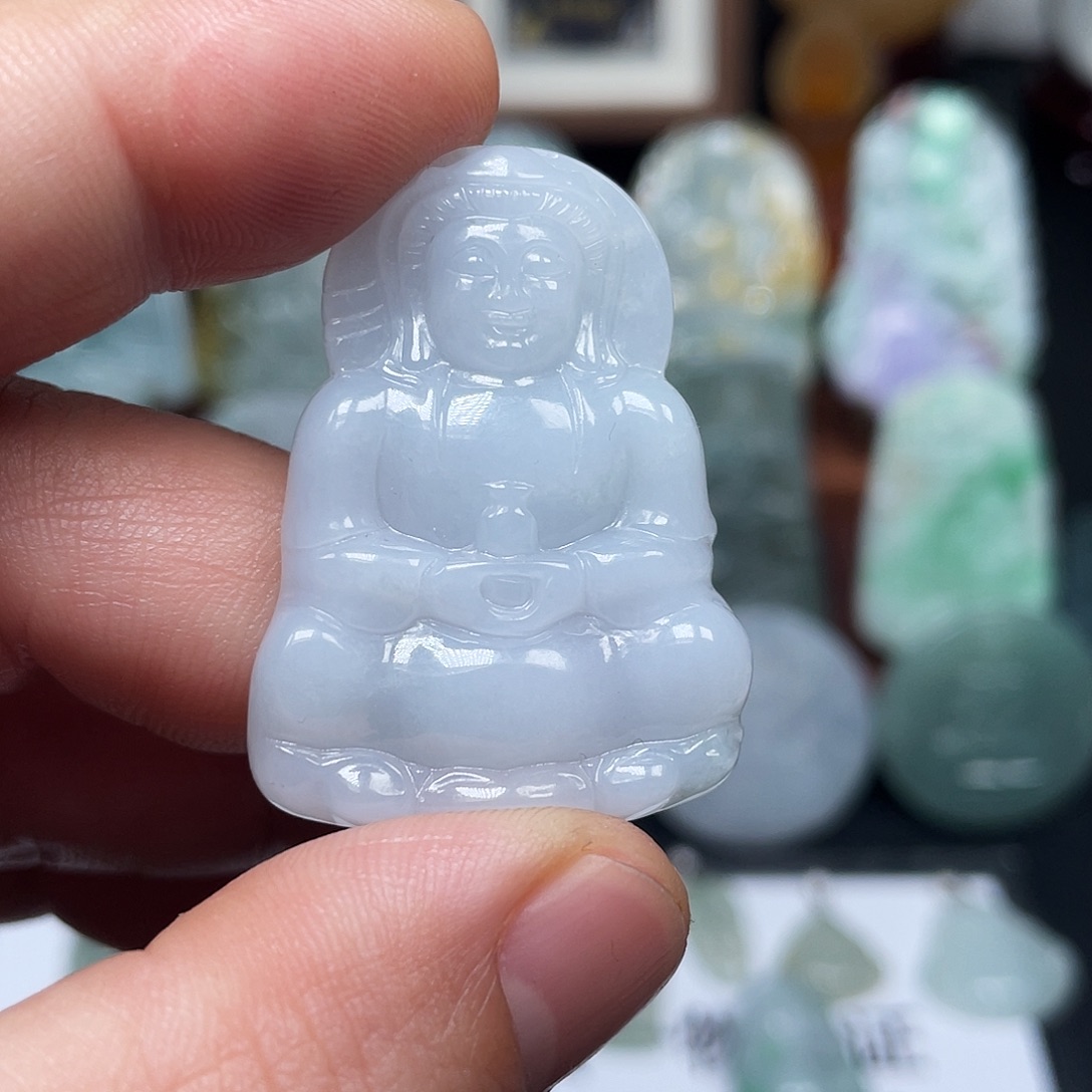 翡翠未镶嵌颈饰观音