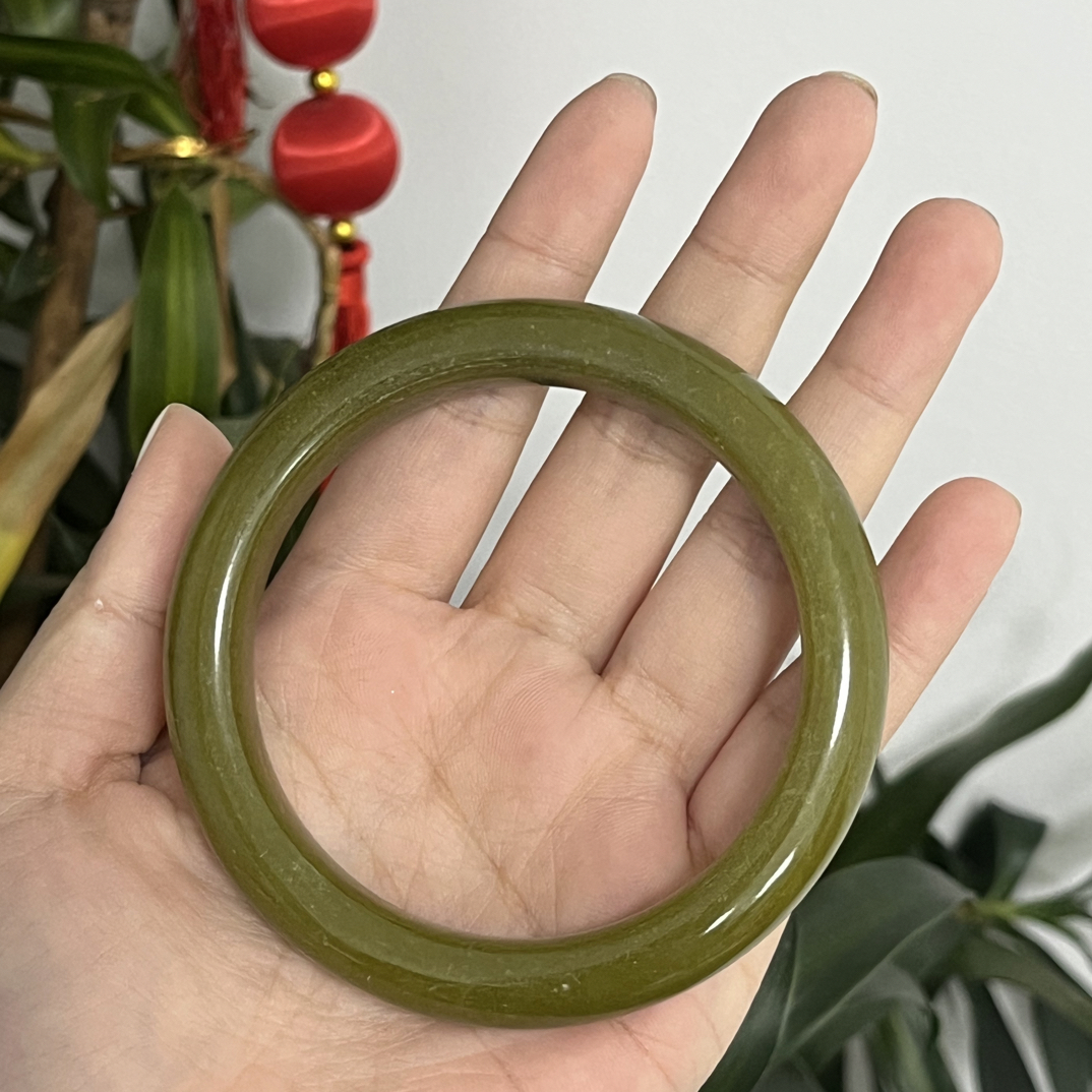 纯天然岫玉牛油果绿手镯不限口径随机发