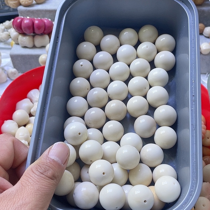 白玉菩提吊坠叶*翔微瑕象牙果汤圆八颗