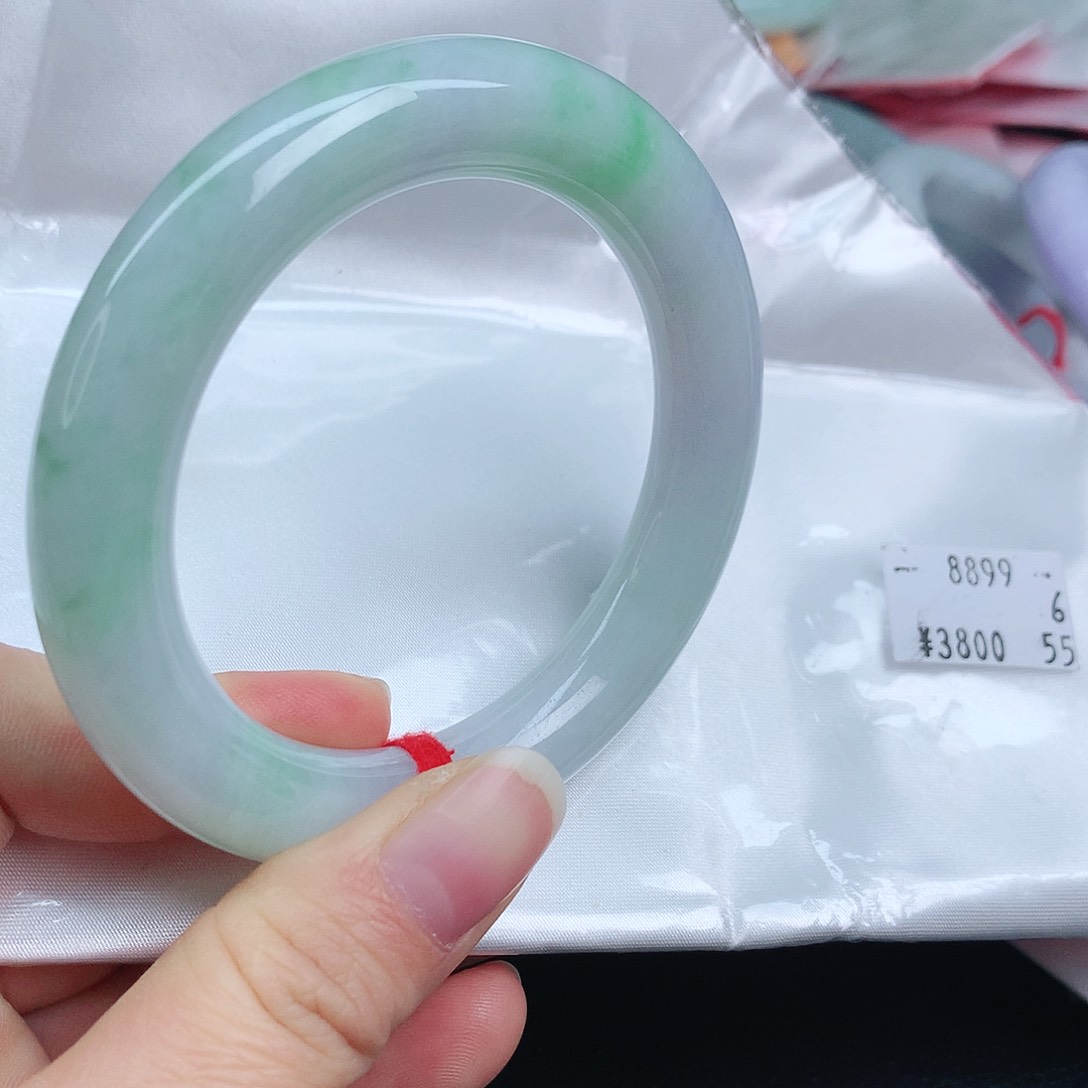 翡翠手镯未镶嵌8899xcvbbnn
