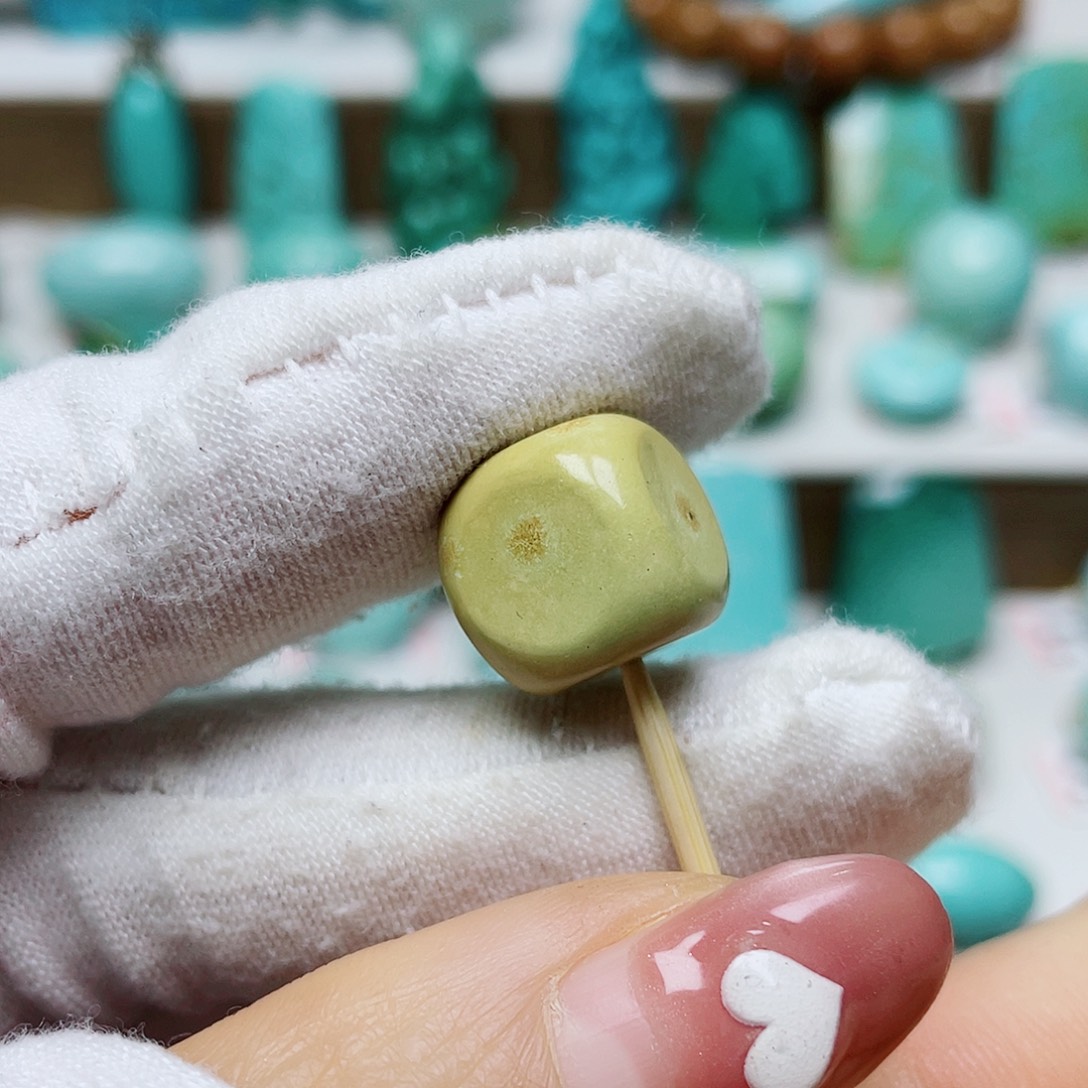 绿松石未镶嵌挂件