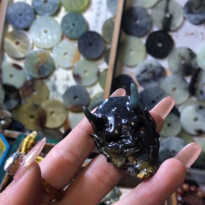 岫玉岫玉挂件未镶嵌十***人