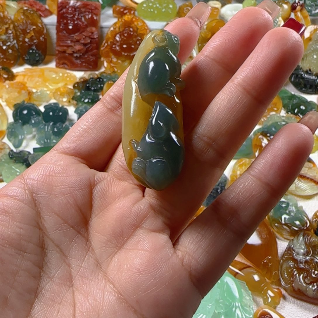 蛇纹石玉颈饰未镶嵌