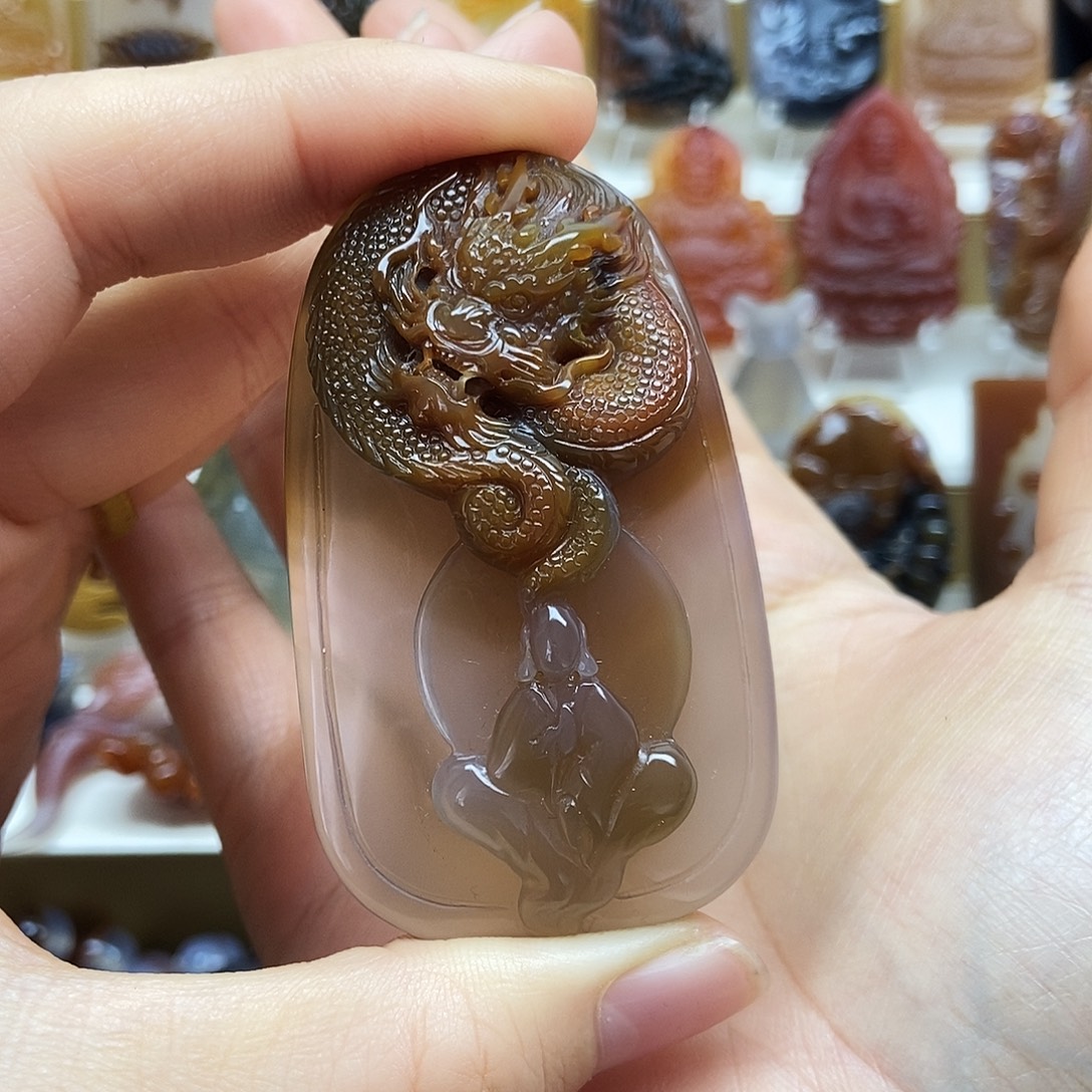 自***度玛瑙/玉髓未镶嵌颈饰