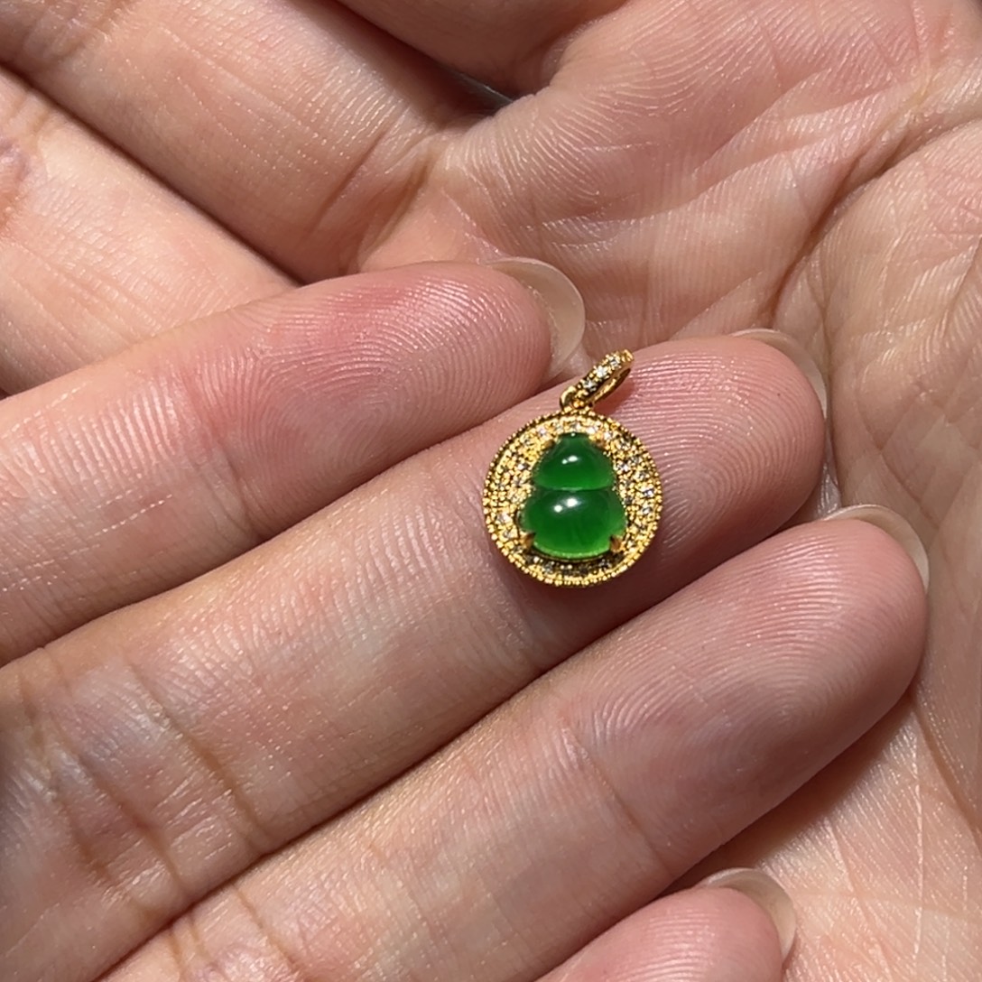 翡翠18K金镶嵌颈饰