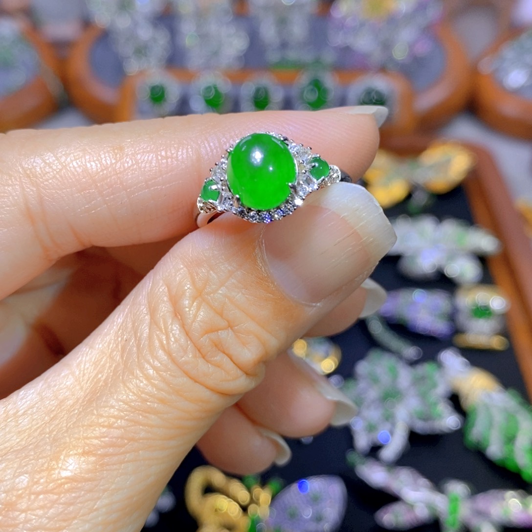 翡翠颈饰银S925镶嵌天然翡翠