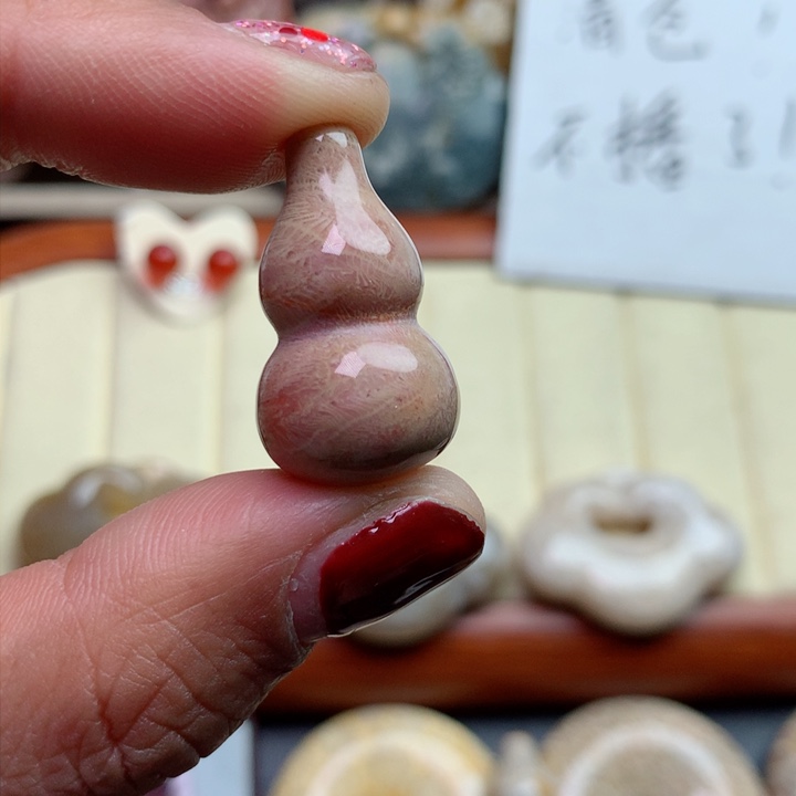 硅化珊瑚（珊瑚玉）颈饰未镶嵌