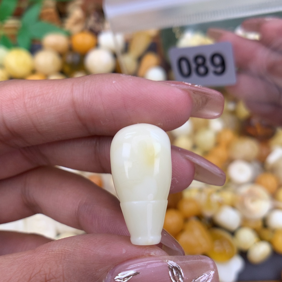 琥珀珠宝奇石未镶嵌13.1×25