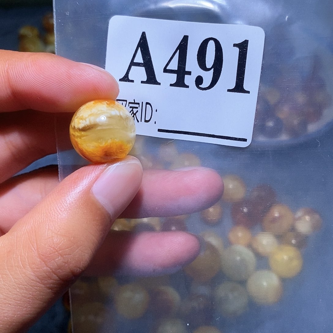 未镶嵌琥珀珠宝奇石