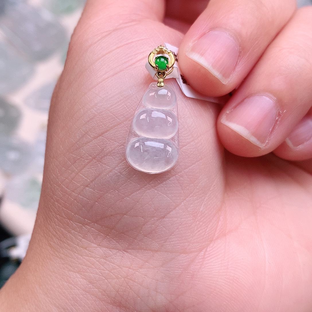 翡翠颈饰18K金镶嵌冰胶小豆