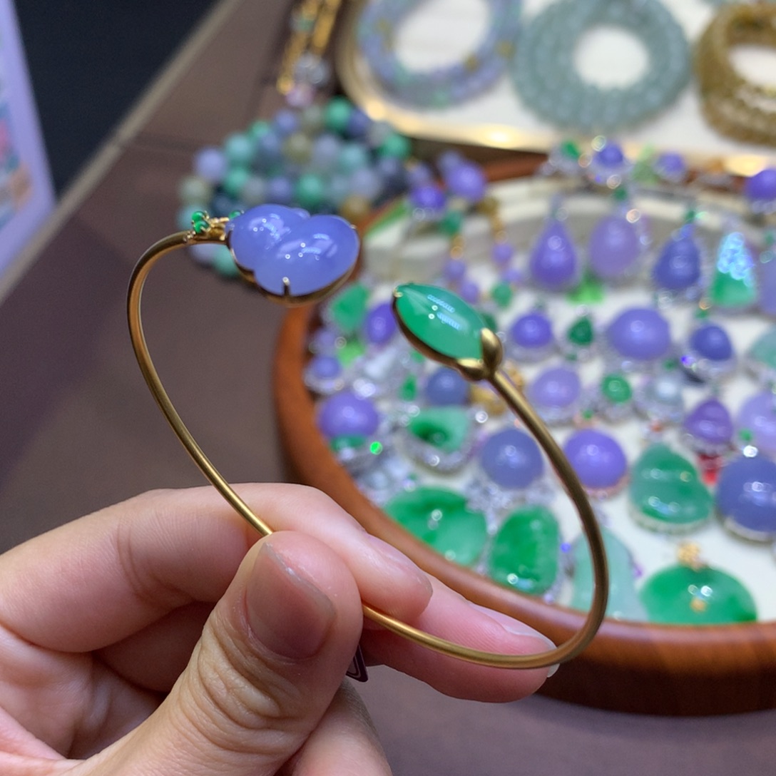 翡翠18K金镶嵌颈饰翡翠