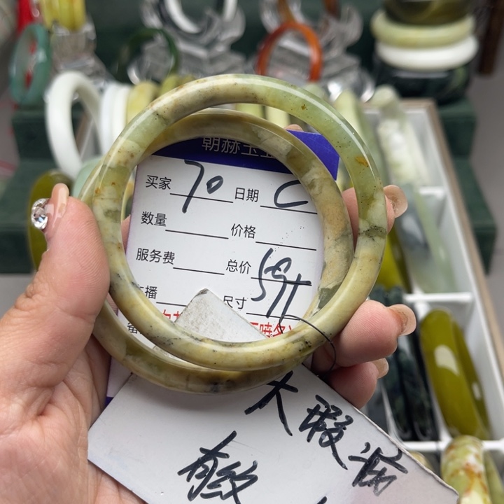 蛇纹石玉未镶嵌手镯