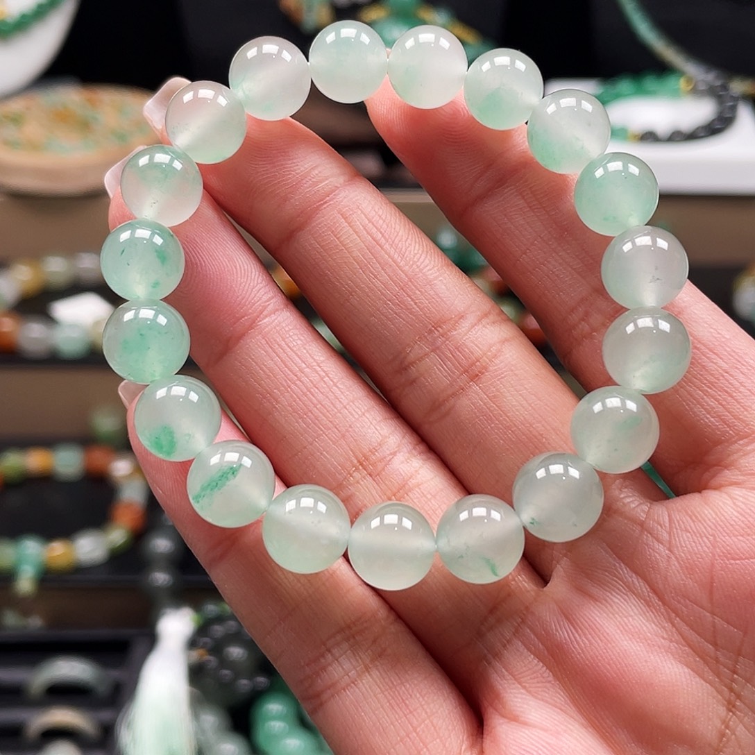 哦***石英质玉未镶嵌手链