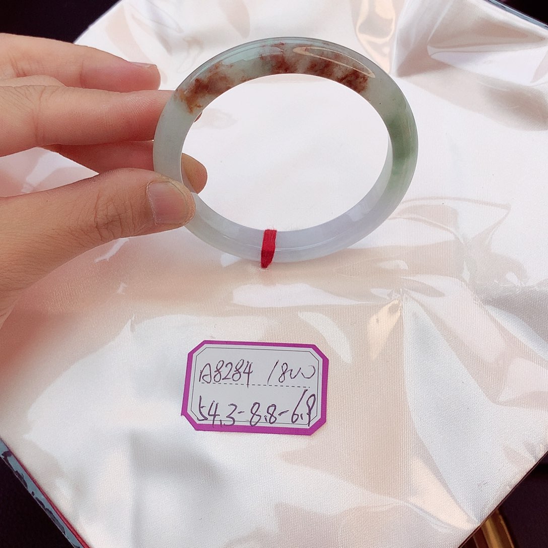 翡翠手镯未镶嵌翡翠