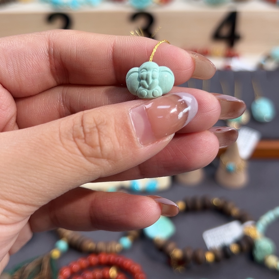 绿松石未镶嵌把件大耳朵飞象配饰