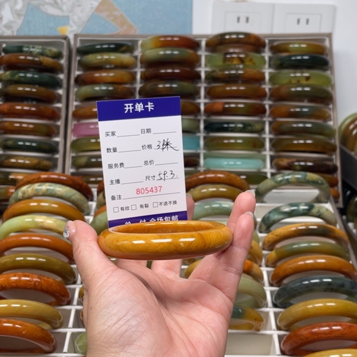 宇***乐蛇纹石玉未镶嵌手镯