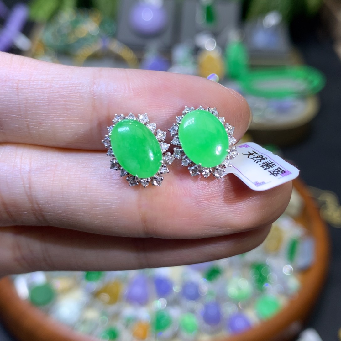 颈饰18K金镶嵌翡翠