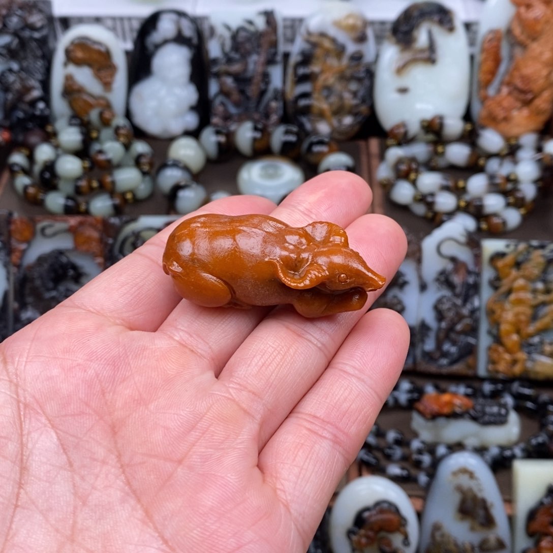 颈饰未镶嵌和田玉